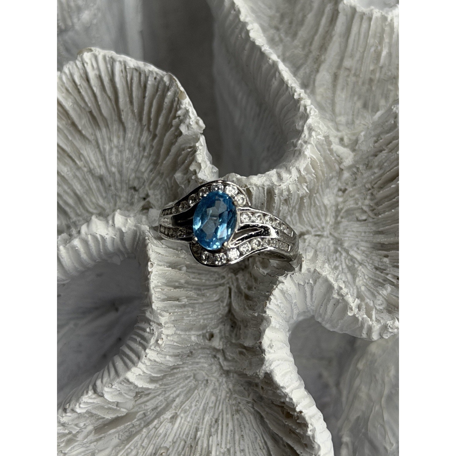 Shiny 925 Sterling Silver Topaz Beryl Ring Size 7 125$
